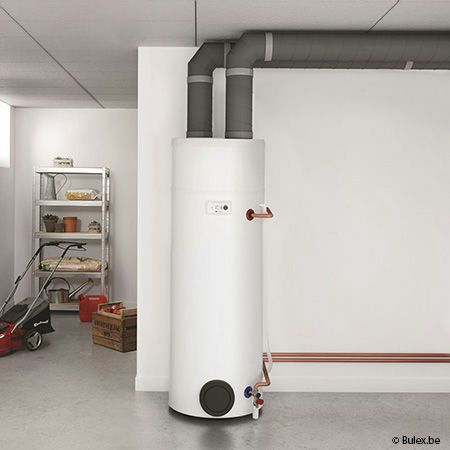 Chauffe-eau thermodynamique avec ses buses d'air entrant et sortant